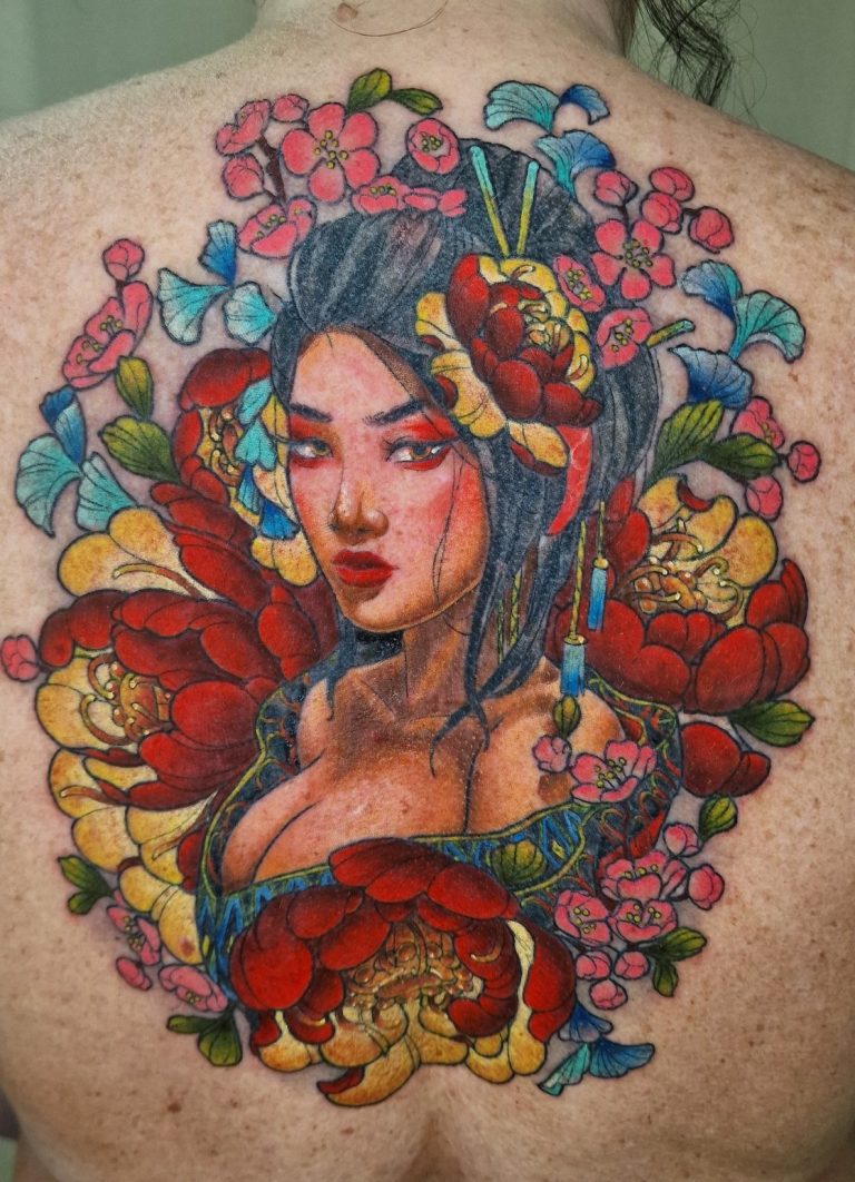 tatouage geisha couleur fleur