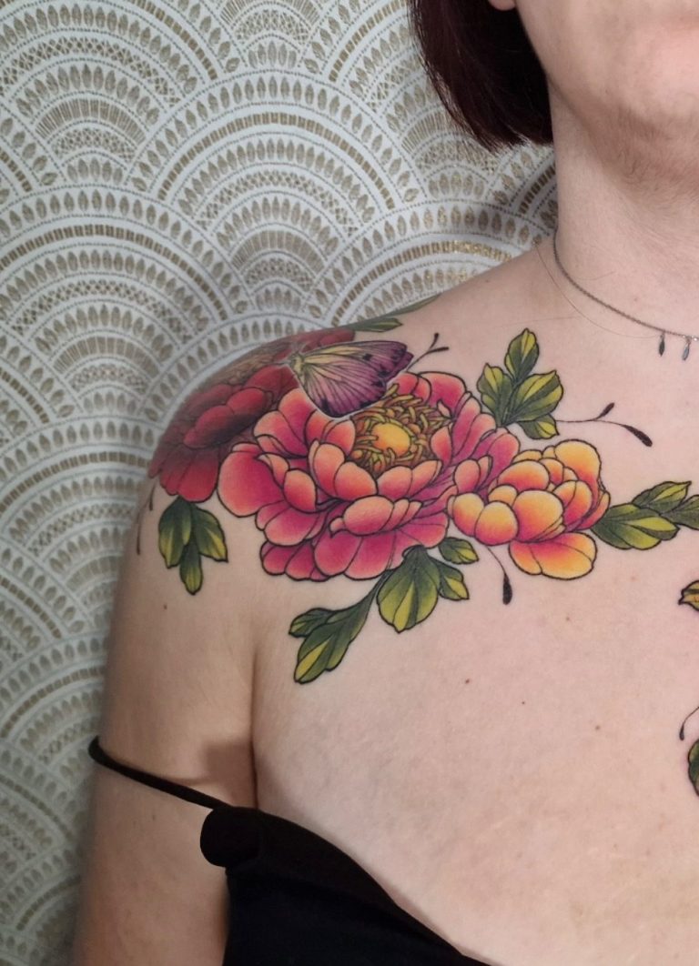 tattoo pivoine fleur femme
