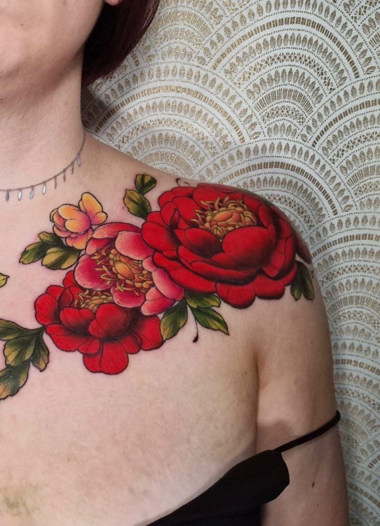 tattoo fleur feminin toulouse