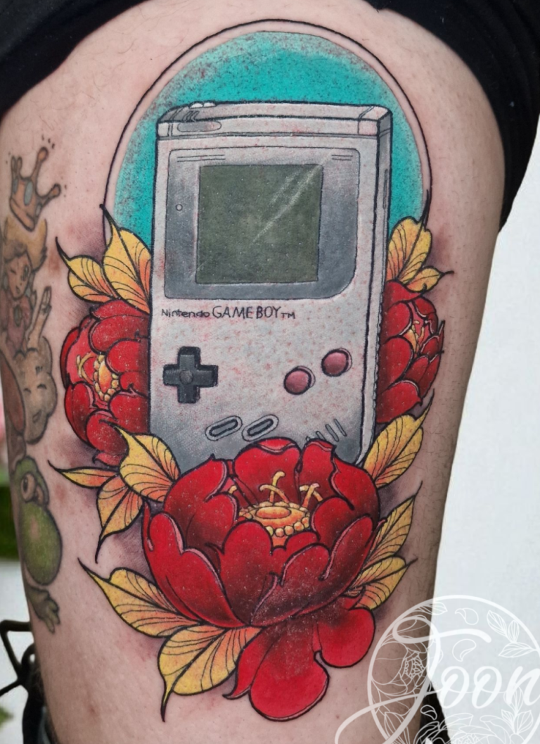 tatouage geek pop culture couleur game boy fleur toulouse