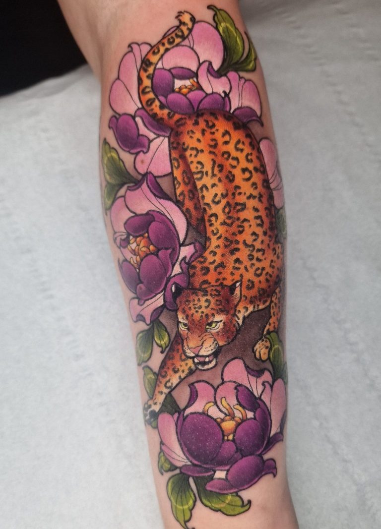 neo trad panthère jaguard fleurs tattoo toulouse